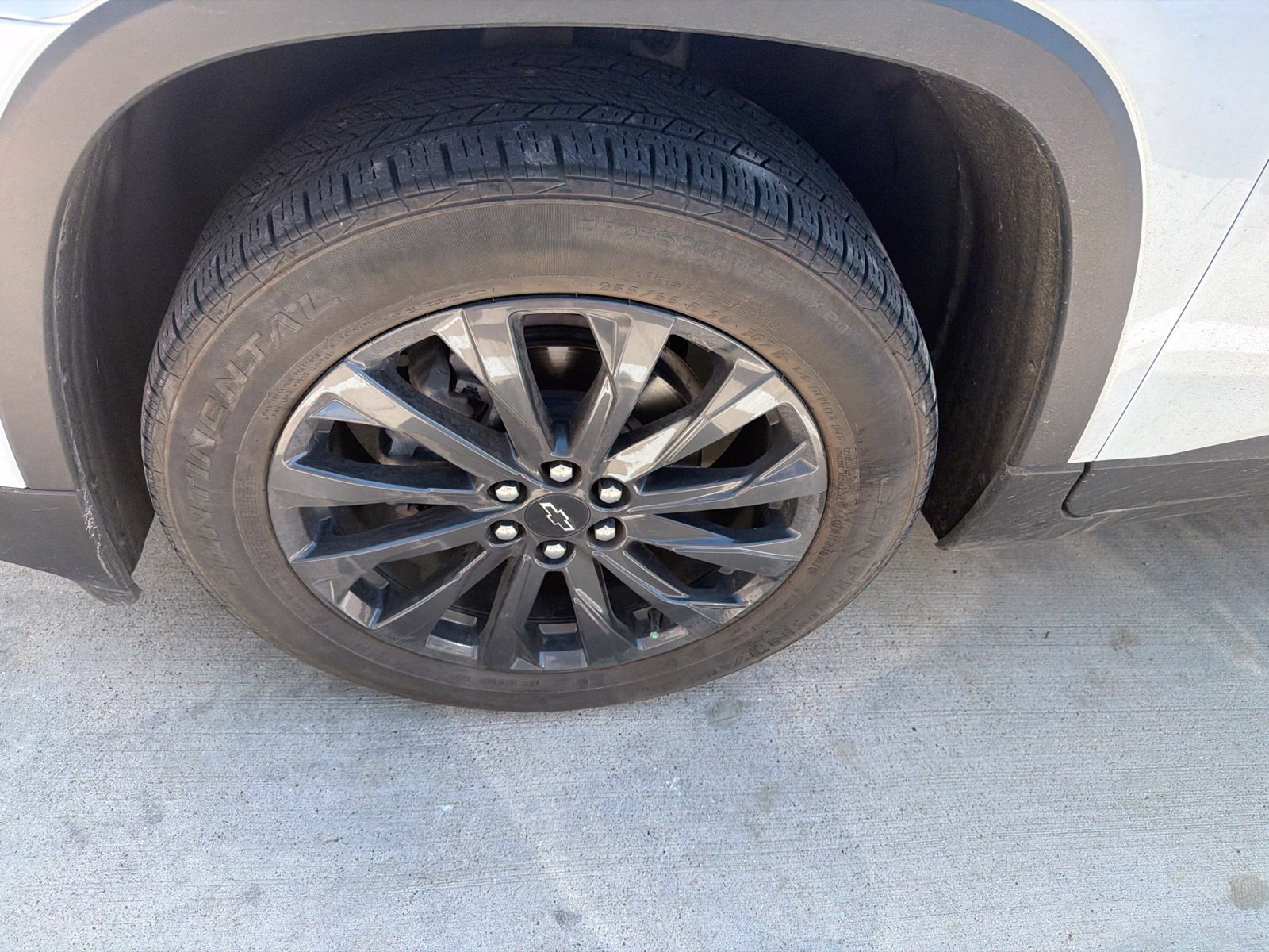 Used 2024 Chevrolet Traverse RS FWD image 14