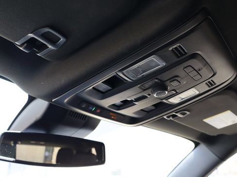 Used 2023 GMC Yukon Denali RWD image 29