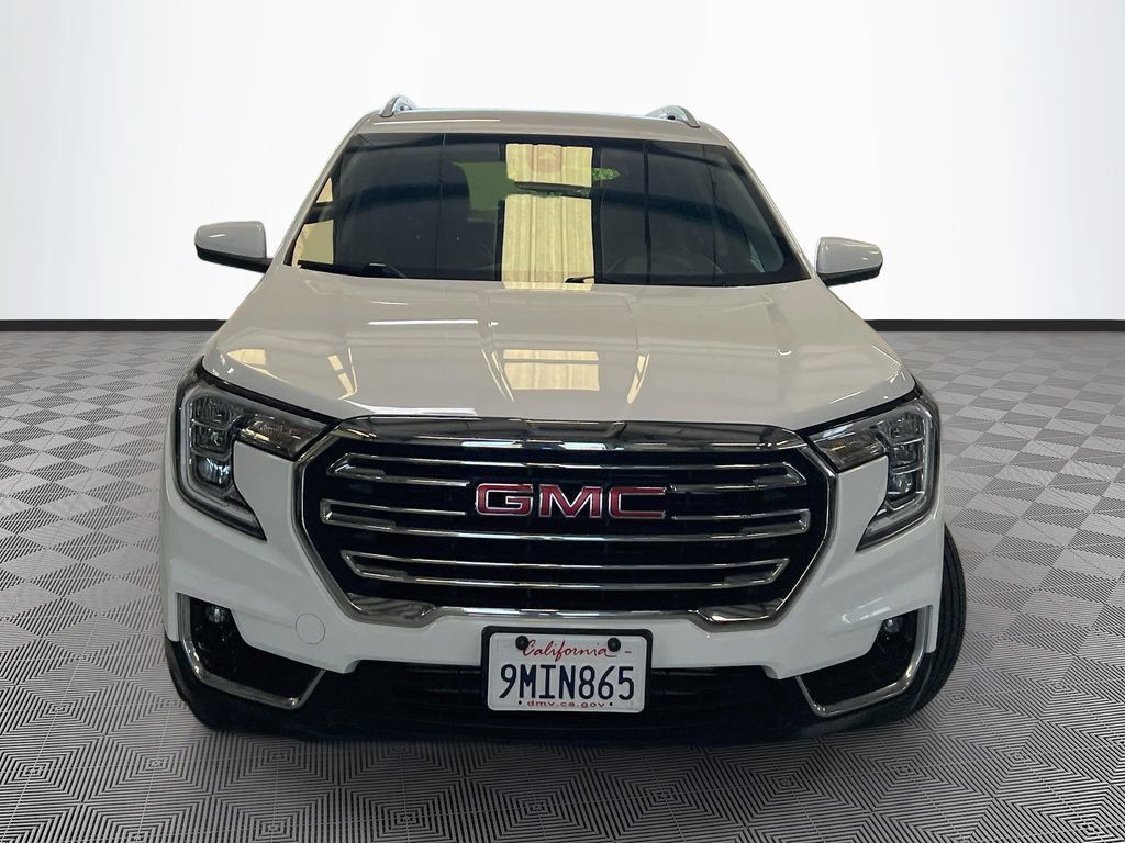 Used 2024 GMC Terrain SLT AWD/4WD image 2