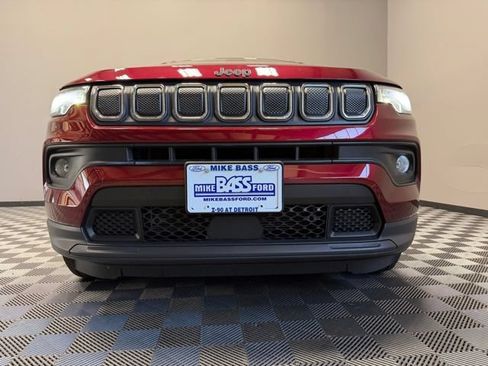 Used 2022 Jeep Compass Latitude AWD/4WD image 3