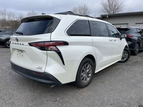 Used 2021 Toyota Sienna XLE w/ XLE Plus Package image 5