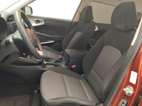 Used 2022 Kia Soul LX image 17