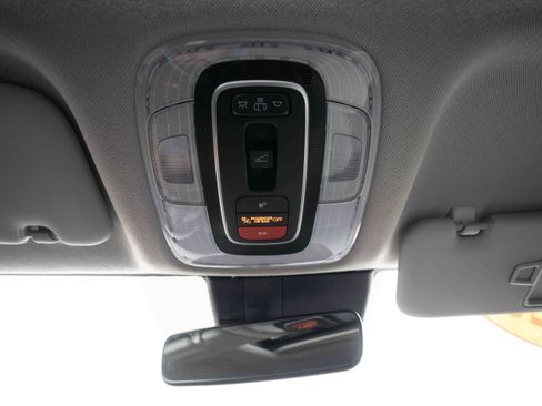 Used 2023 Hyundai Elantra Limited image 18