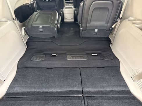 Used 2023 Chrysler Pacifica Touring-L image 15