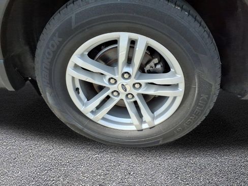 Used 2022 Ford Explorer XLT AWD/4WD image 10