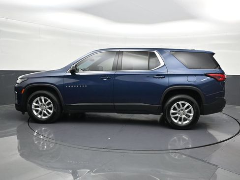 Used 2023 Chevrolet Traverse LS FWD image 2