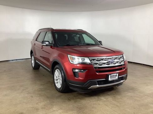 Used 2018 Ford Explorer XLT w/ Equipment Group 201A AWD/4WD image 3