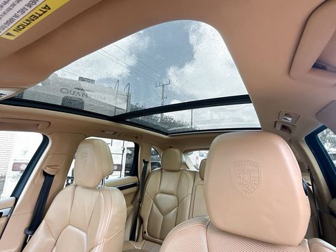 Used 2017 Porsche Cayenne image 24