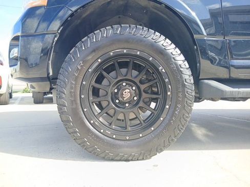 Used 2016 Ford Expedition XLT w/ Equipment Group 202A image 5