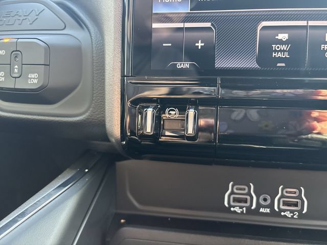 Used 2025 RAM 2500 Laramie AWD/4WD image 32