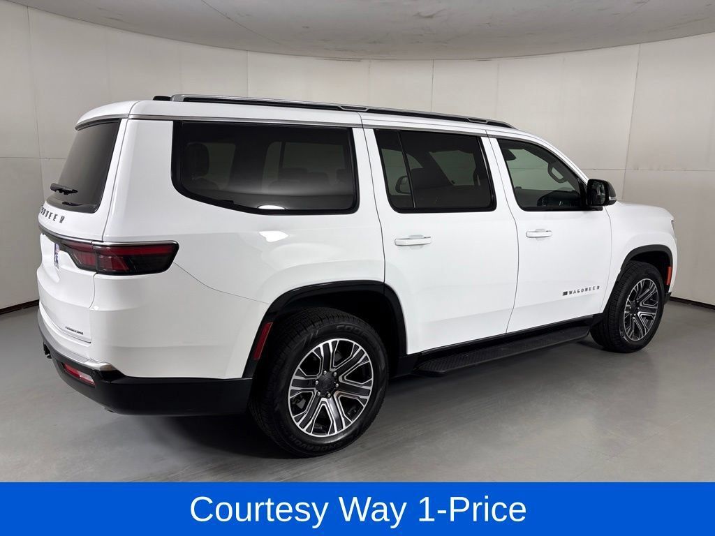 Used 2024 Jeep Wagoneer Series II w/ Flexible Seating Group RWD image 11