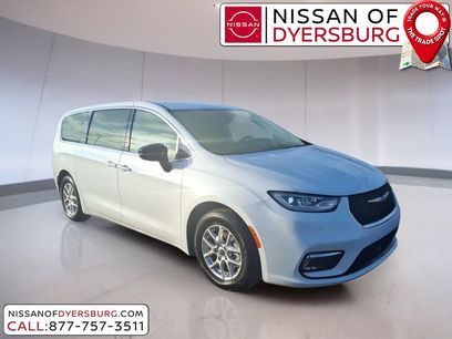 Used 2024 Chrysler Pacifica Touring-L