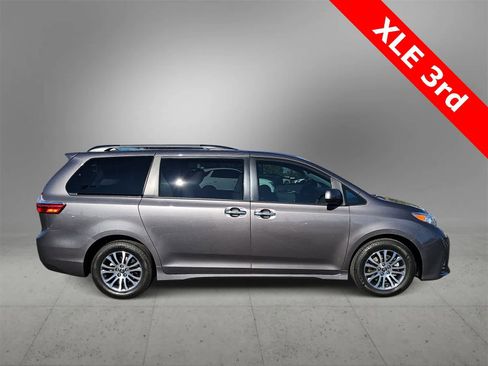 Used 2020 Toyota Sienna XLE image 9