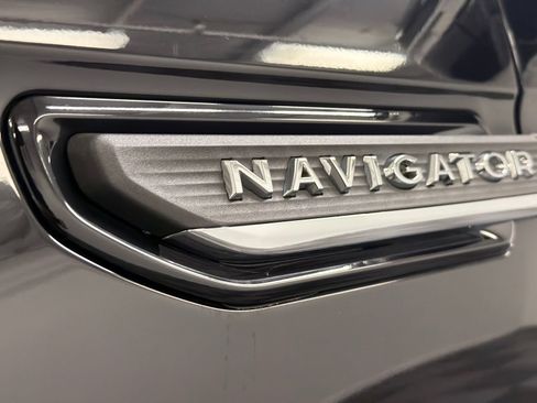 Certified 2023 Lincoln Navigator Reserve AWD/4WD image 17