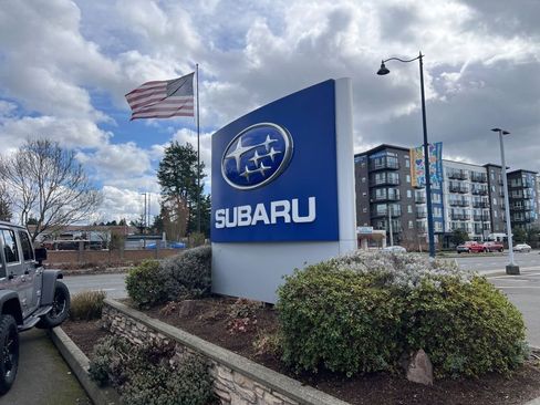 Used 2017 Subaru Impreza 2.0i Limited w/ Moonroof/BSD & Rcta/Eyesight image 10