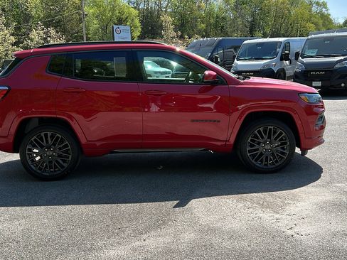 Certified 2022 Jeep Compass Limited image 2