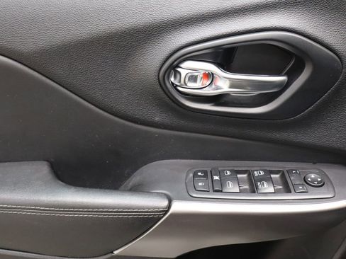 Used 2021 Jeep Cherokee Latitude Lux w/ Comfort/Convenience Group image 17