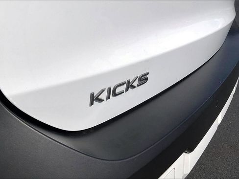 Certified 2025 Nissan Kicks SV FWD image 10