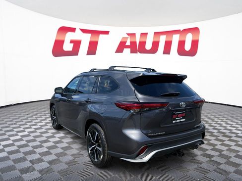Used 2022 Toyota Highlander XSE AWD/4WD image 3