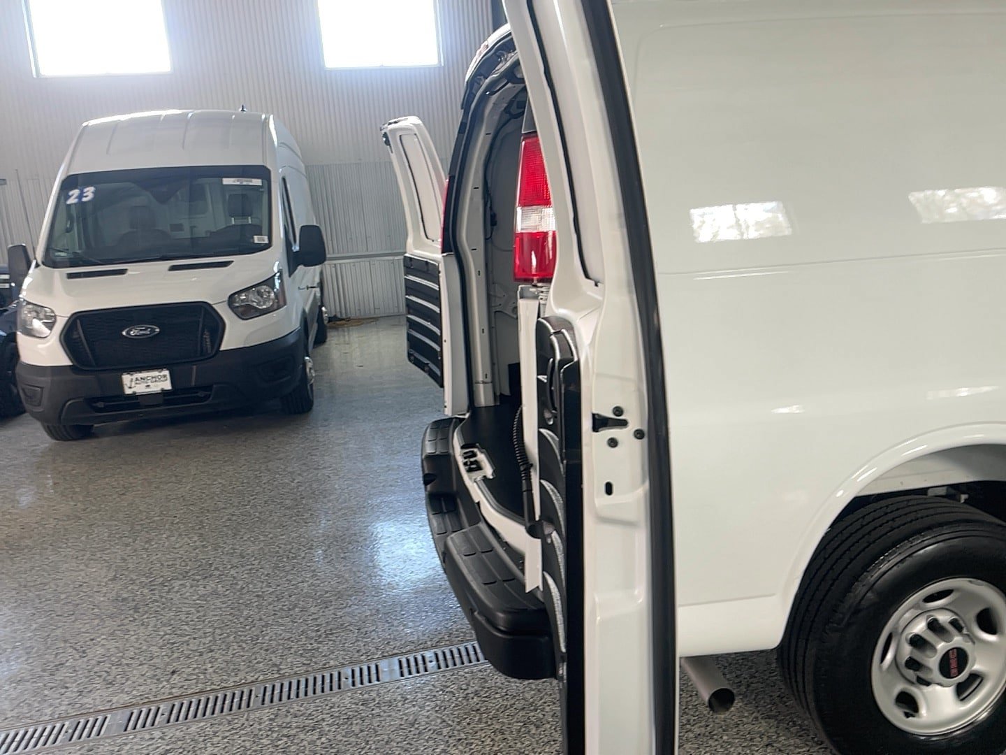 Used 2025 GMC Savana 3500 Extended RWD image 12