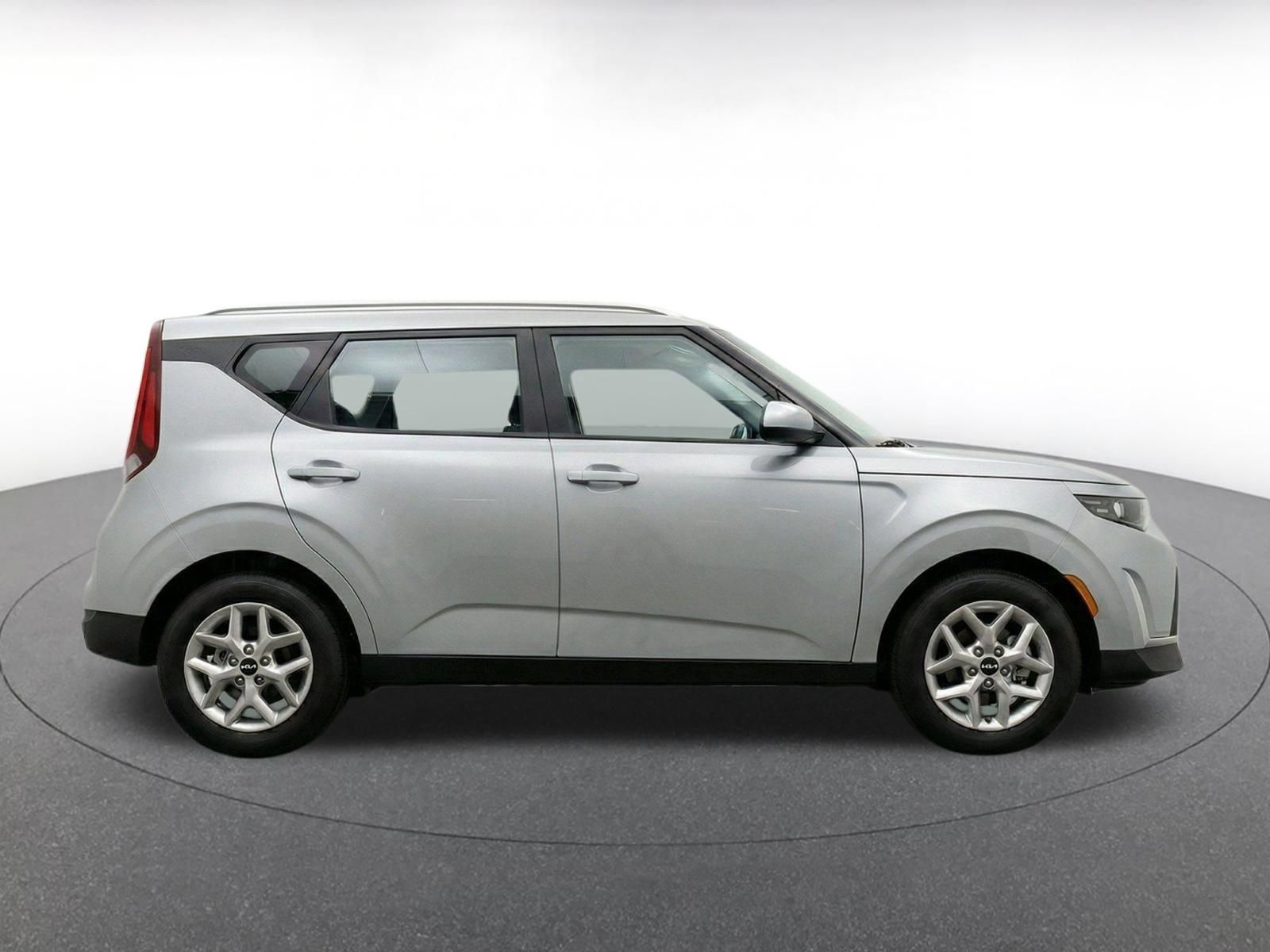 Used 2025 Kia Soul LX w/ LX Technology Package FWD image 13