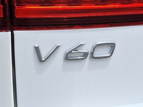 Used 2025 Volvo V60 B5 Cross Country Plus AWD/4WD image 29