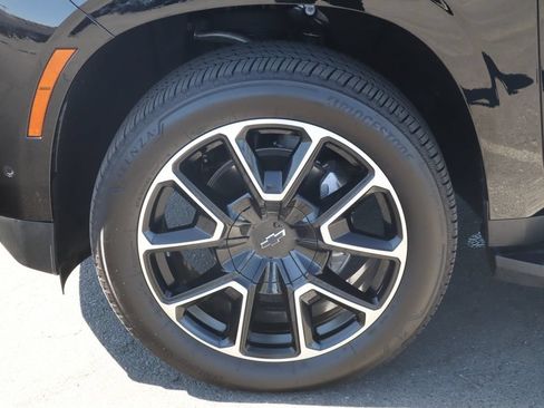 Used 2025 Chevrolet Suburban RST w/ Comfort Package RWD image 14