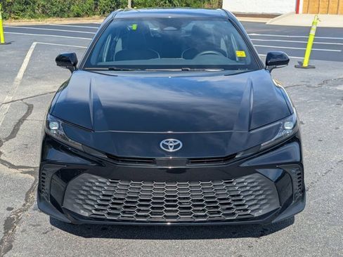 Used 2025 Toyota Camry SE image 2