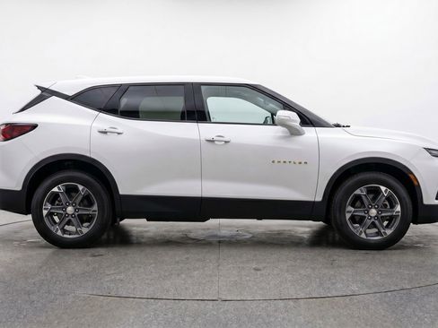 Used 2025 Chevrolet Blazer LT FWD image 11