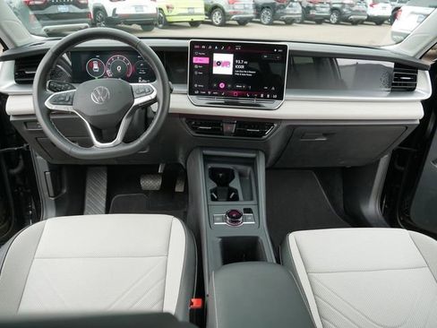 Certified 2025 Volkswagen Tiguan SE AWD/4WD image 22