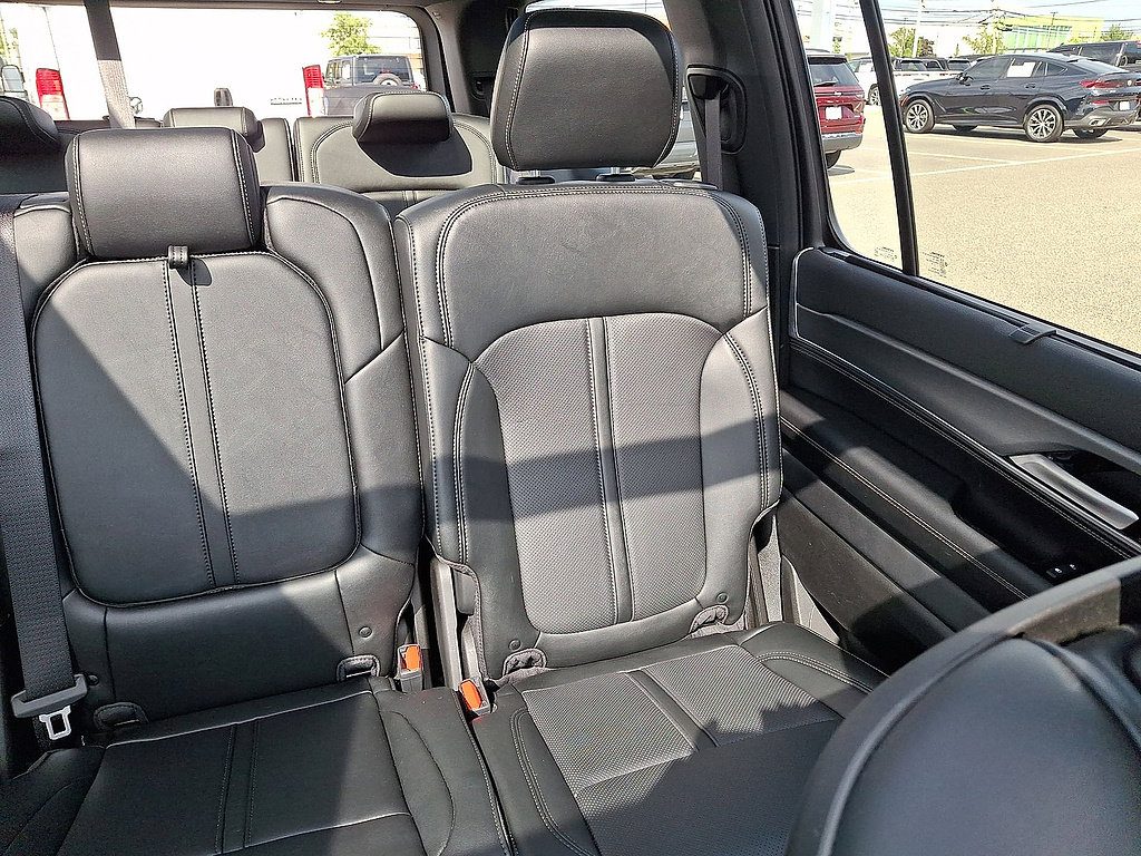 Used 2024 Jeep Wagoneer Series II w/ Convenience Group I AWD/4WD image 14