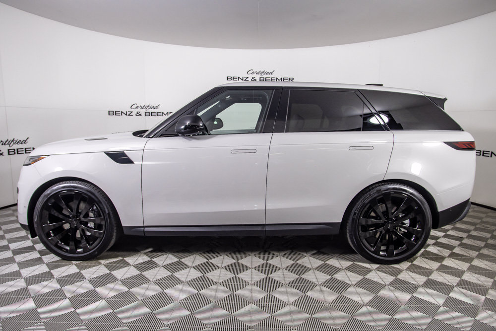 Used 2026 Land Rover Range Rover Sport SE AWD/4WD image 10