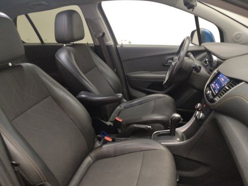 Used 2020 Chevrolet Trax LT w/ LT Convenience Package FWD image 21