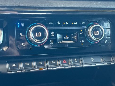 Used 2024 GMC Sierra 1500 AT4 image 17