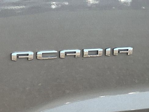 Used 2023 GMC Acadia SLE image 31