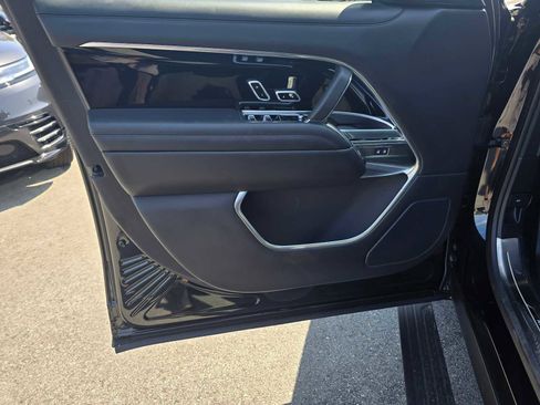 New 2025 Land Rover Range Rover SE image 23