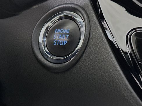 Used 2021 Toyota C-HR XLE image 20