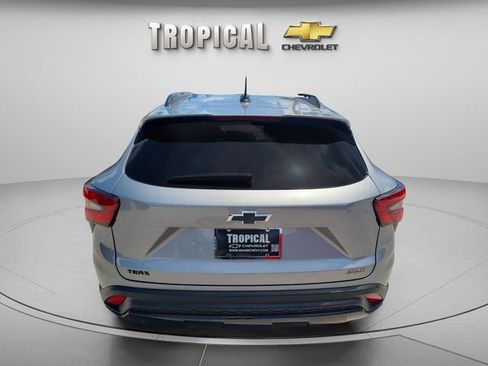 Used 2025 Chevrolet Trax RS w/ Driver Confidence Package FWD image 4