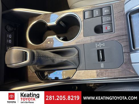 Used 2025 Toyota Highlander Limited image 19