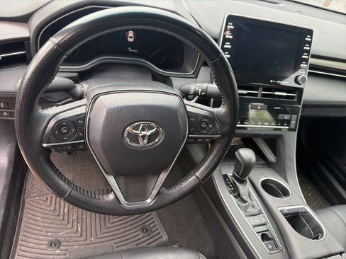Used 2019 Toyota Avalon XLE image 11