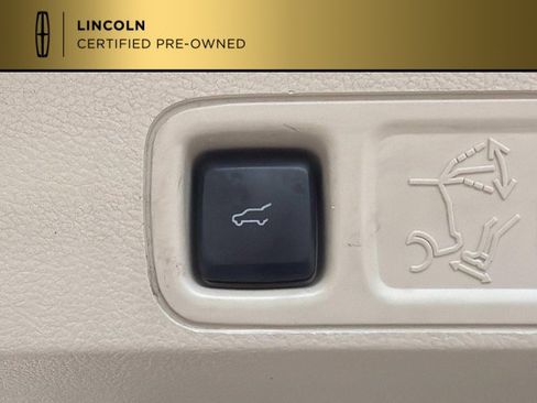 Certified 2021 Lincoln Navigator Reserve w/ Luxury Package AWD/4WD image 19