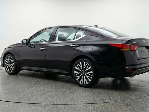 Used 2025 Nissan Altima 2.5 SV image 6