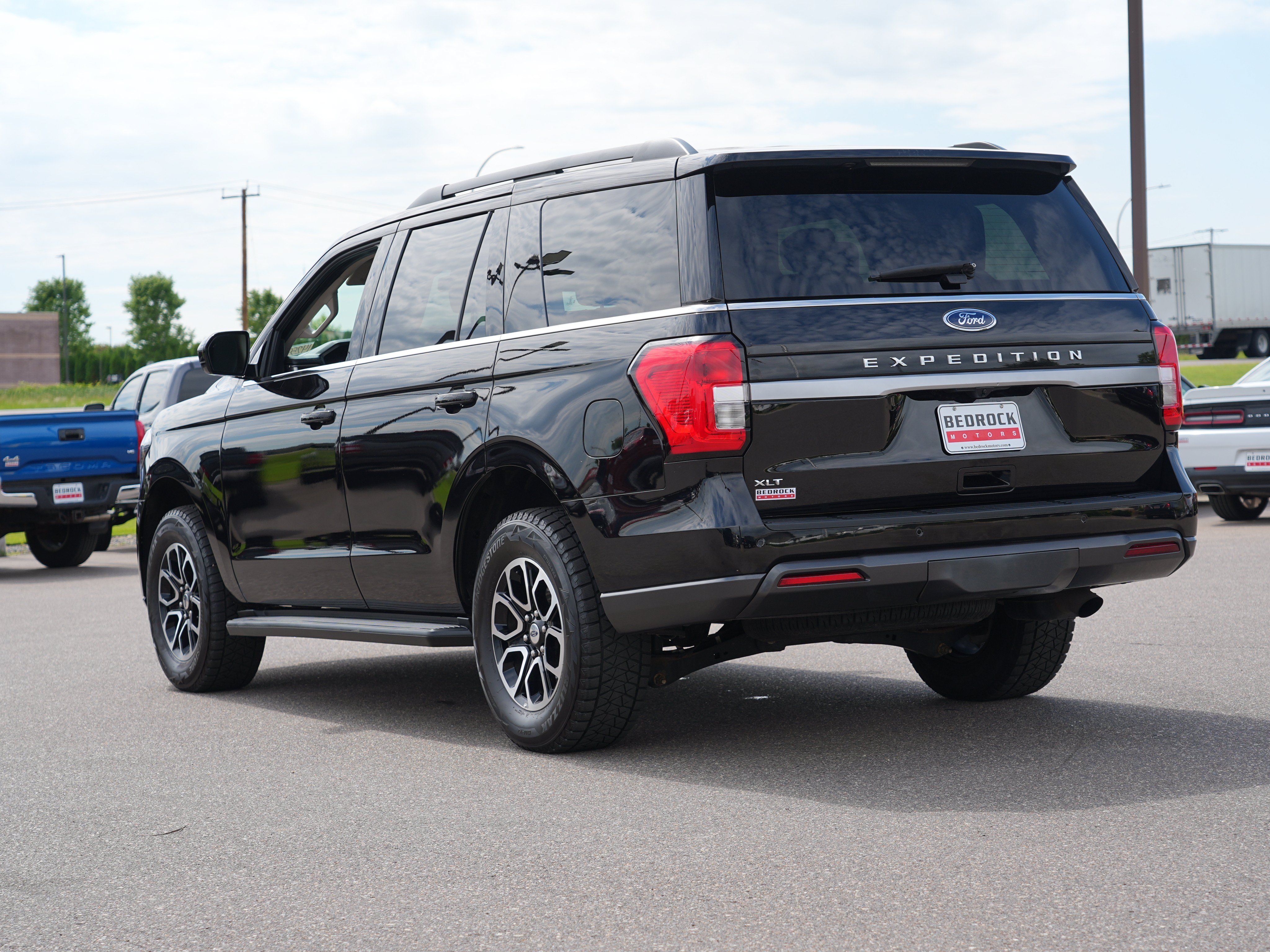 Used 2022 Ford Expedition XLT AWD/4WD image 5