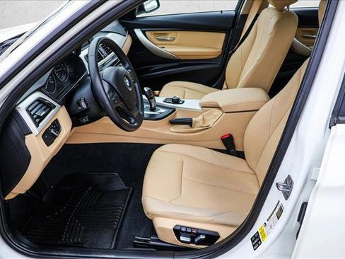 Used 2018 BMW 320i xDrive Sedan image 11