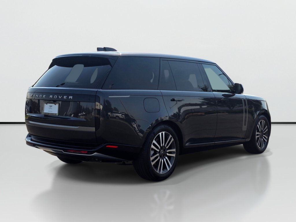 Used 2025 Land Rover Range Rover Long Wheelbase SE AWD/4WD image 6