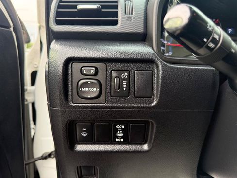 Used 2019 Toyota 4Runner SR5 AWD/4WD image 31