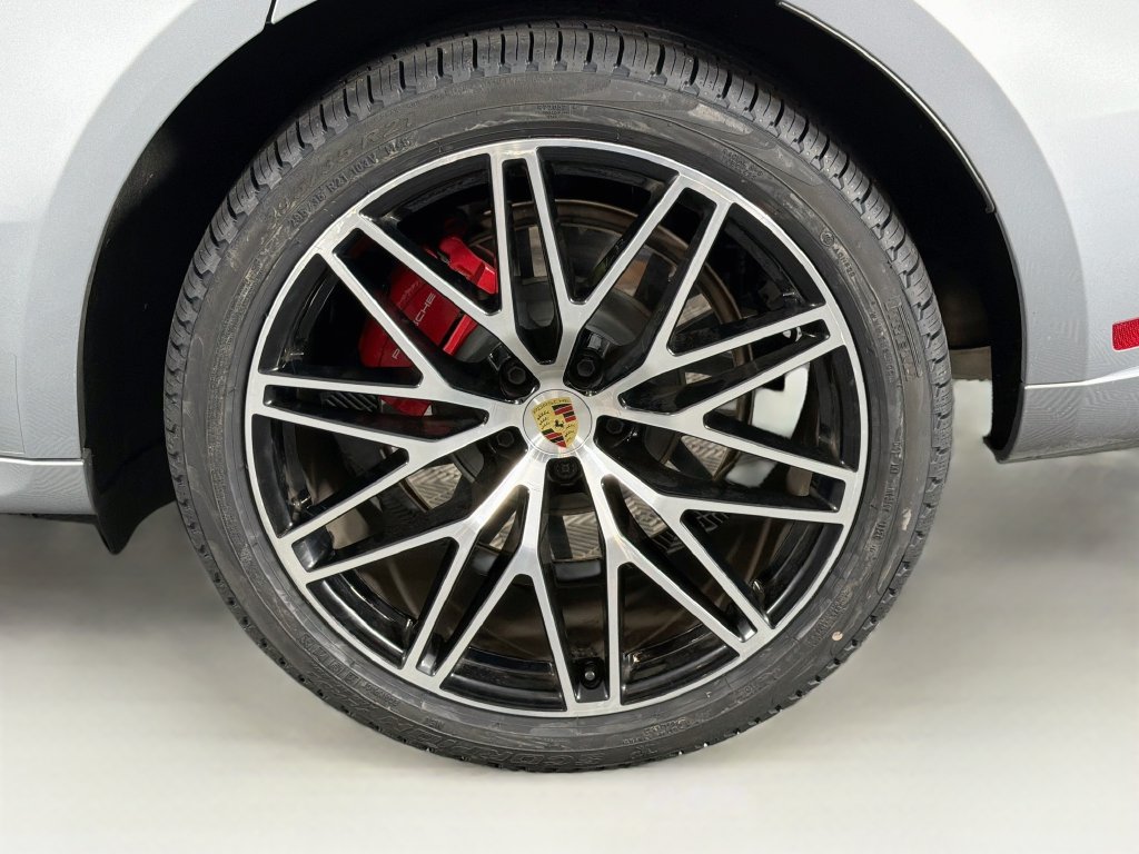 Certified 2024 Porsche Macan GTS AWD/4WD image 33