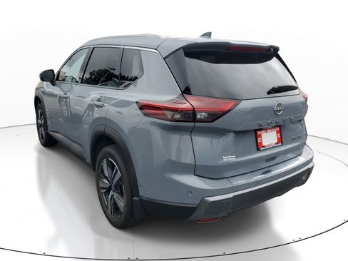 Used 2024 Nissan Rogue SL AWD/4WD image 4