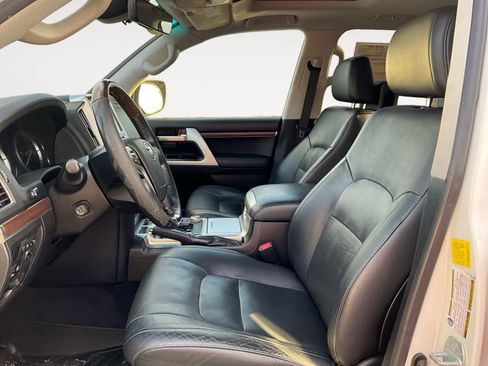 Used 2016 Toyota Land Cruiser image 11