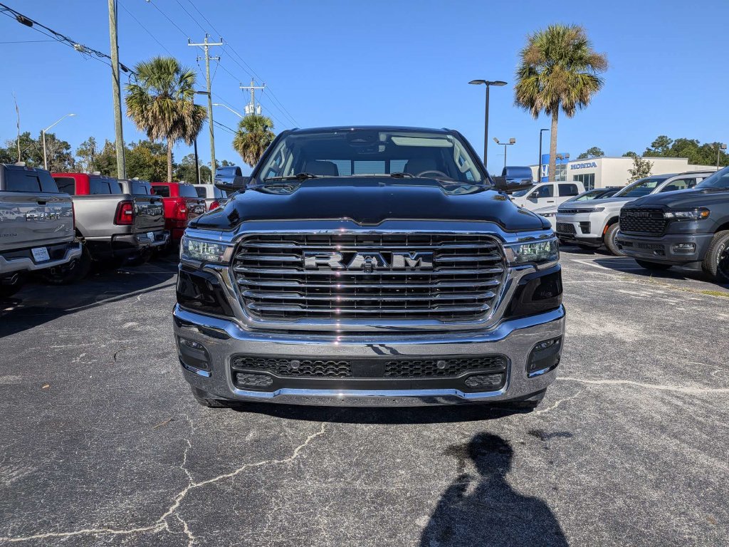 Used 2025 RAM 1500 Laramie AWD/4WD image 7